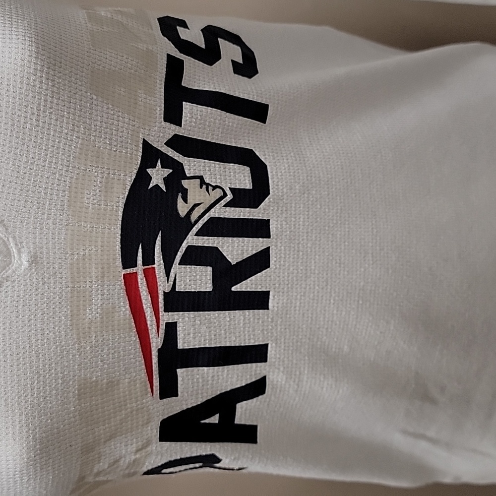 Victoria's Secret Pink NFL White New England Patriots Long Sleeve Tee - Picture 4 of 4